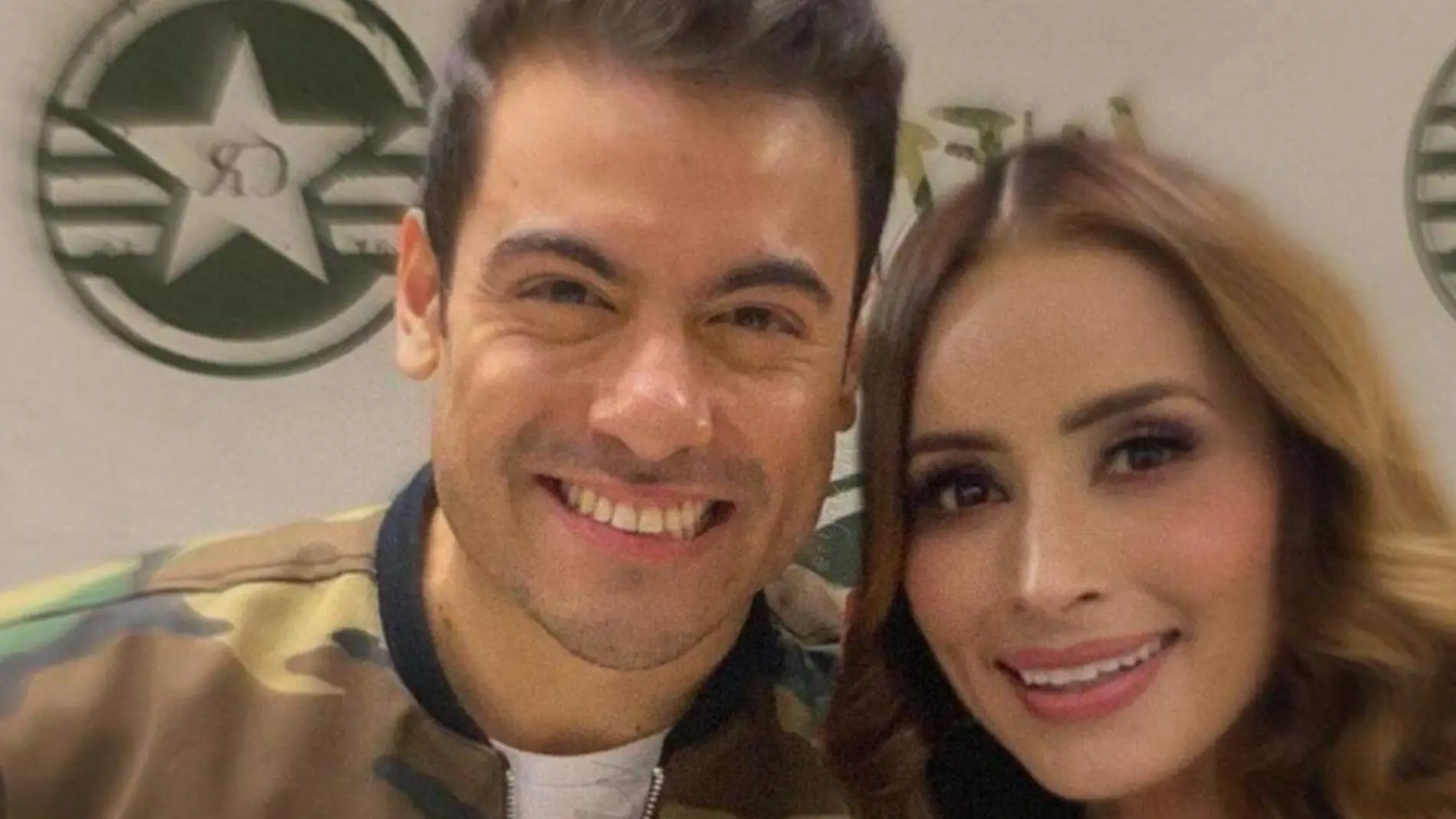 Carlos Rivera y Cynthia Rodríguez estuvieron con el Papa Francisco y detalle desató sospechas de boda